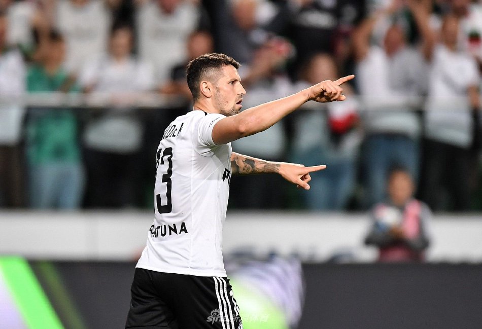 热身赛中 热身赛中